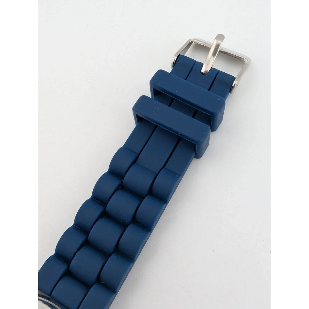 Women's Quartz Watch‎ 36mm Silver Case Navy Blue Silicone Band- New Battery